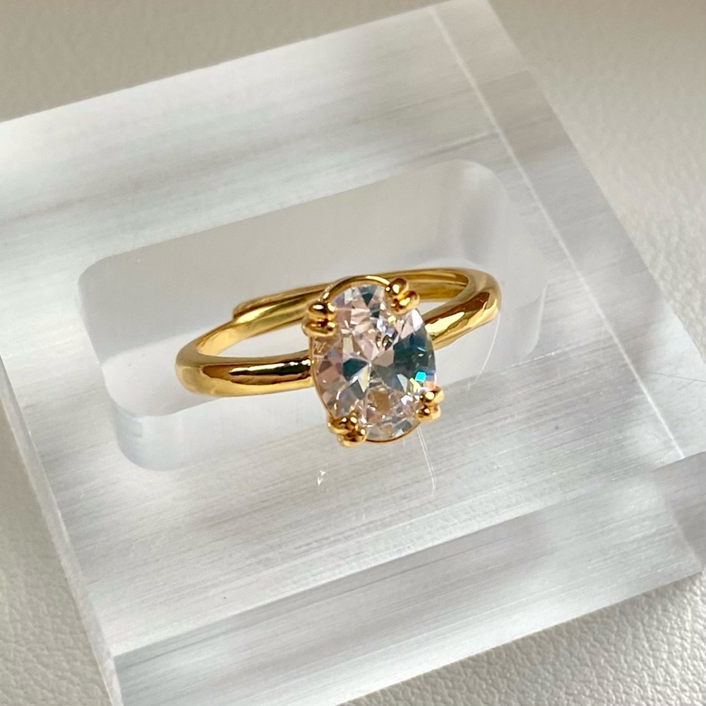 Gold oval cut ring with Clear Gemstone
